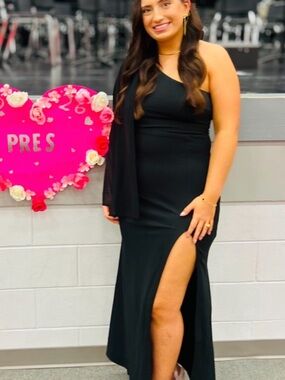 Black One-Shoulder Evening Dress with High Slit